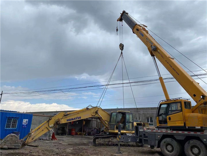 信州区25吨吊车的工作半径是多少？